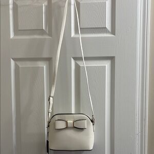 Compact White Shoulder Bag with Adjustable Strap
